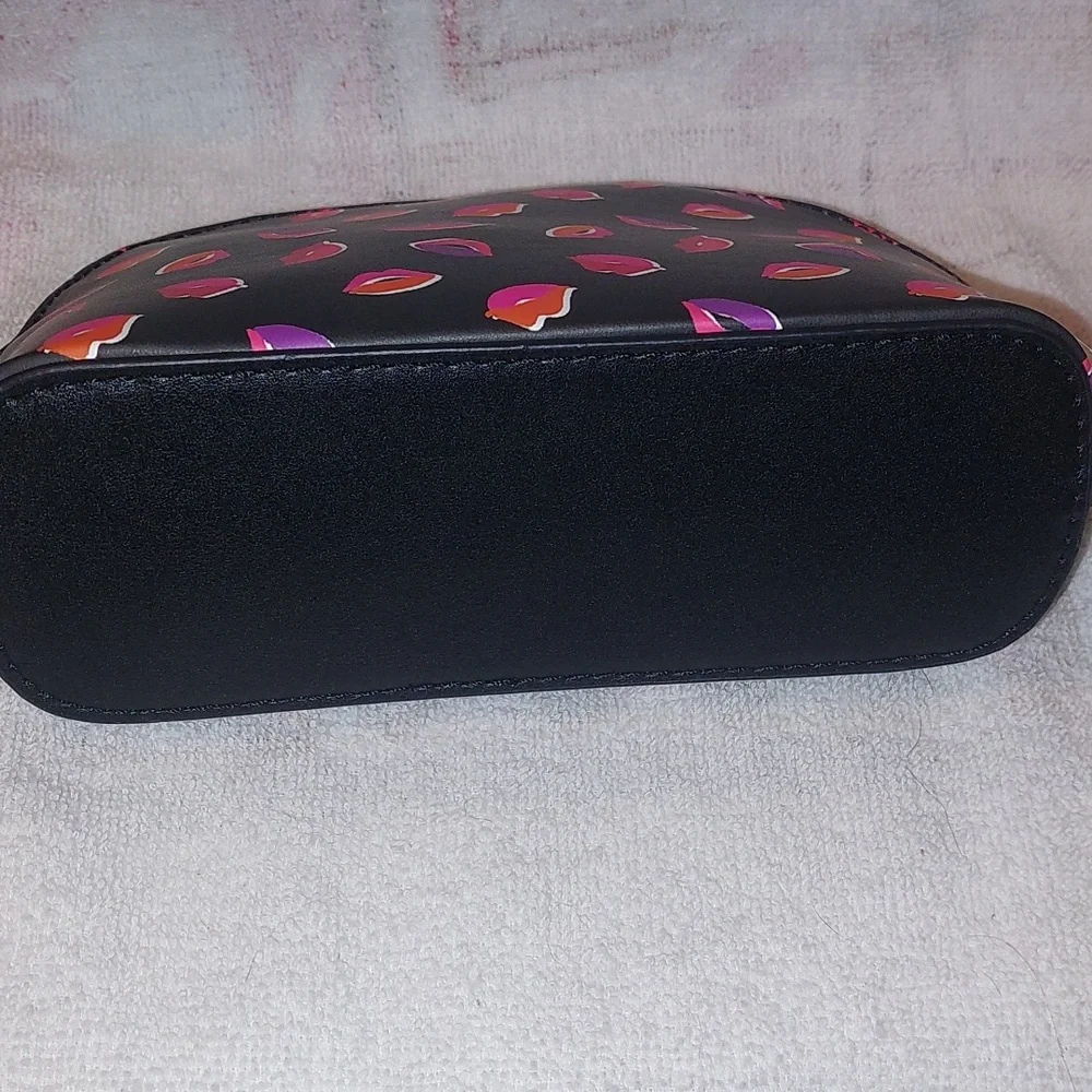Torrid Lips Pink &  Red Makeup Bag NWT - Picture 6 of 11